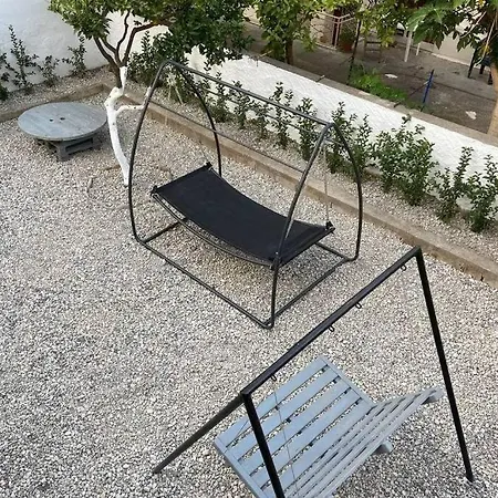 Beautiful With Private Garden!