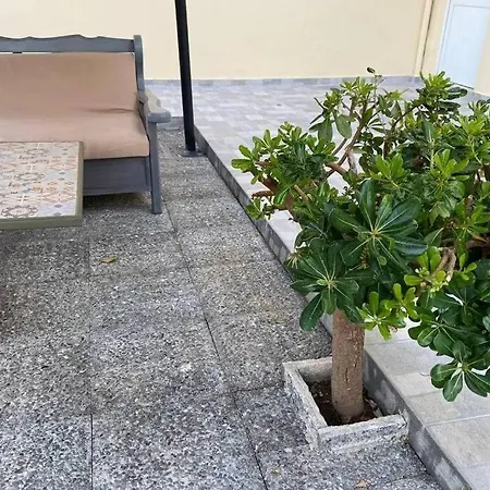 Beautiful With Private Garden! *