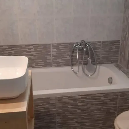 Beautiful With Private Garden! Appartamento Rhodes City